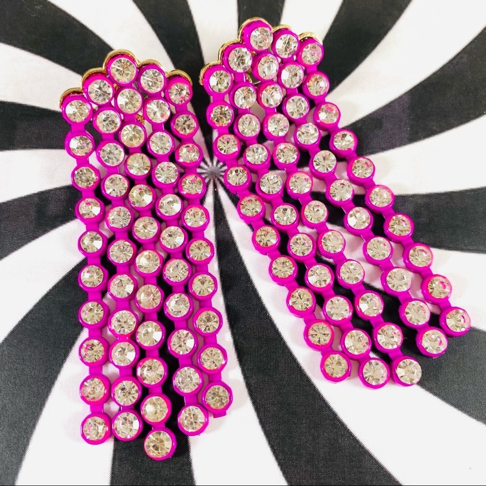 Awesome 5 rows of linked rhinestones set in fuchsia lucite backed in gold